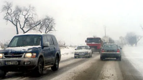 Atentie la drum! Iarna isi face de cap pe soselele din tara