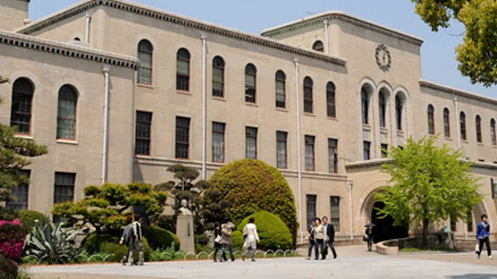 Cum arată o cafeterie universitară anti-socializare din Japonia