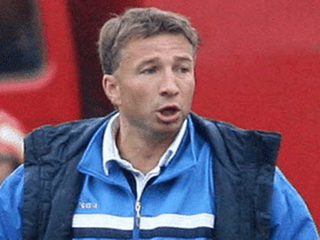 Dan Petrescu striga la arbitrul partidei