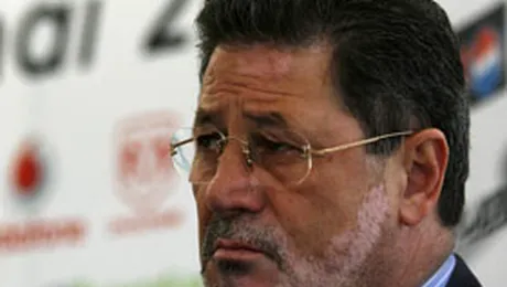 Dinu: Ne-am autoeliminat