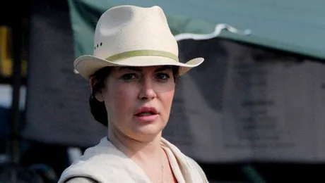 Lara Flynn Boyle: Ce s-a întâmplat cu faţa ei?