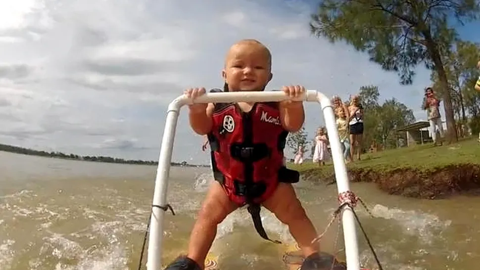 Bebelușul de șapte luni care face schi nautic (Video)