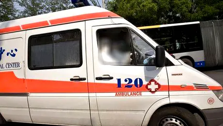 O fetita de doi ani a cazut de la etajul 10 si traieste!