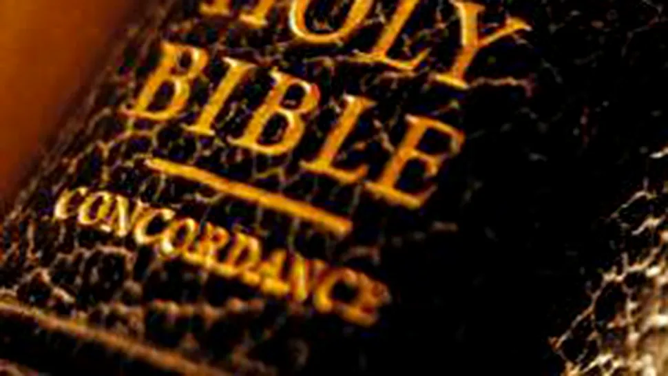 Biblia scrisa pe un cip mai mic decat o gamalie de ac