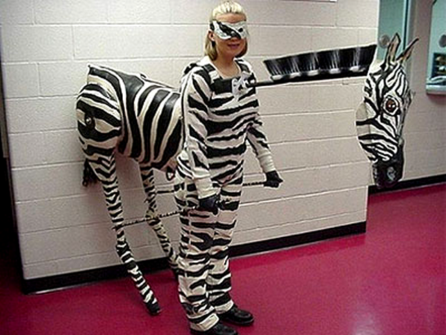 De Halloween, sa traversati doar pe zebra!