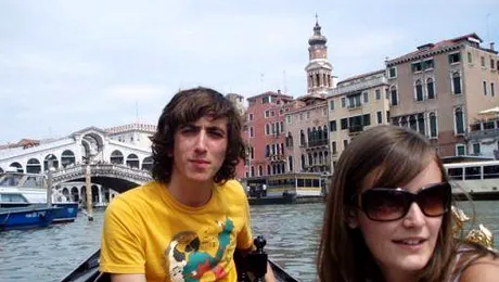 Un tânăr s-a sinucis după un tratament contra acneei