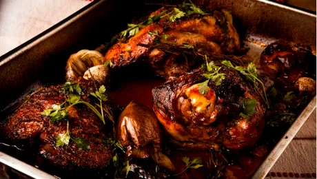 Reţete savuroase pentru masa de Paşte: stufat de miel şi friptura de miel la cuptor