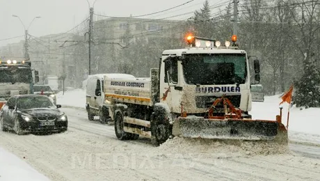 Primăria a scos pe teren peste 320 de utilaje cu pluguri, pentru deszăpezire