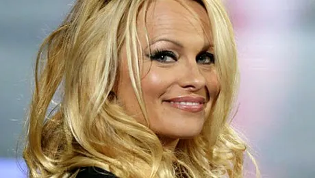 Pamela Anderson s-a vindecat de hepatita C!