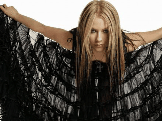 Avril Lavigne vrea sa fie designer vestimentar