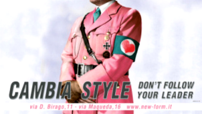 Panou publicitar cu Adolf Hitler