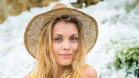 Andreea Ibacka şi-a şocat fanii! Cum a fost surprinsă pe stradă