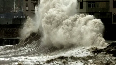 Sute de mii de chinezi evacuati din cauza taifunului Muifa