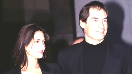 Oksana Grigorieva, fosta iubita a lui Mel Gibson, il acuza pe Timothy Dalton de abuz