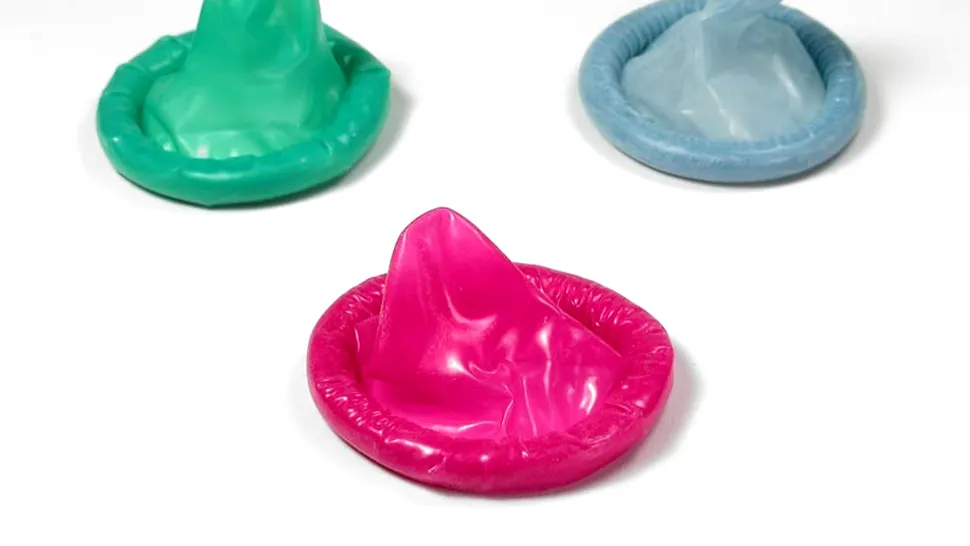 SUA: Daca ai trei prezervative la tine, ai incurcat-o!