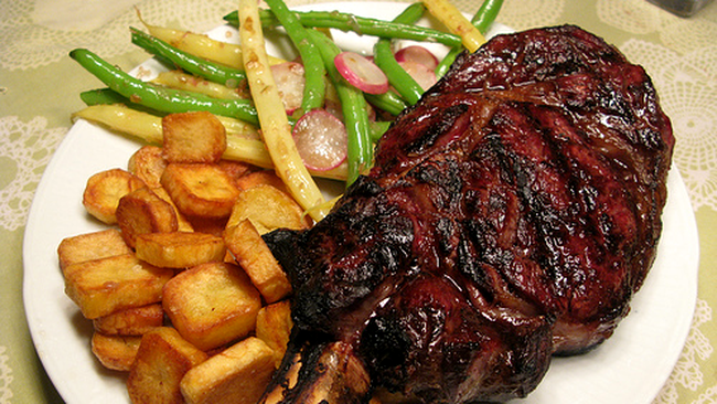 cartofi prajiti cu friptura