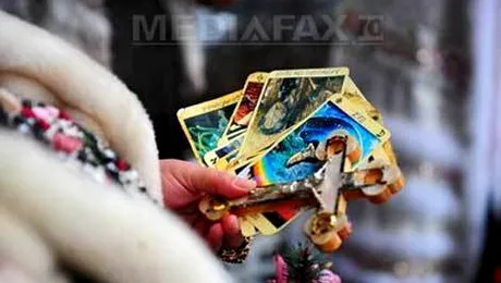 Descinderi la locuintele a doua vrajitoare care isi inselau clientii