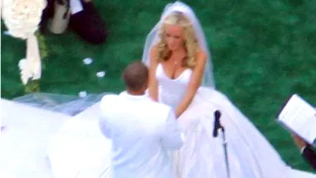 Kendra Wilkinson s-a casatorit la resedinta Playboy! (poze)