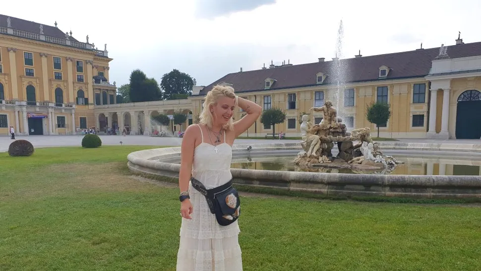 Sabina Lisievici, aniversare la Palat! Actriţa românca a păşit pe urmele Reginei Elisabeta!