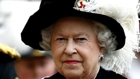 Regina Elisabeta a-II-a a Marii Britanii isi expune bijuteriile cu diamante!