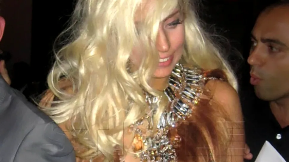 Lady Gaga, paroasa si fara chilotei