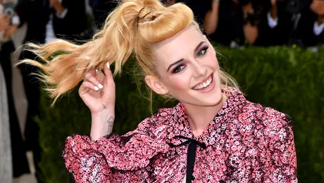 Kristen Stewart s-a logodit cu scenarista Dylan Meyer