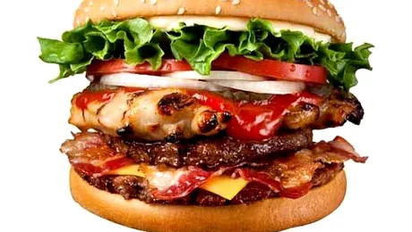 „Sadism” culinar: burgerul-monstru cu 1.160 de calorii!