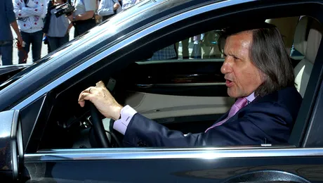 Ilie Nastase, fost tenismen si actual pieton