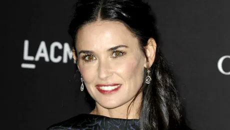 Demi Moore, la proba costumului de baie! Cum arată la 52 de ani