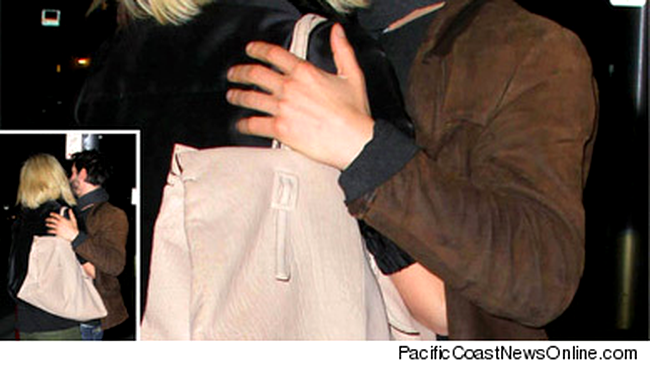 Charlize Theron si Keanu Reeves