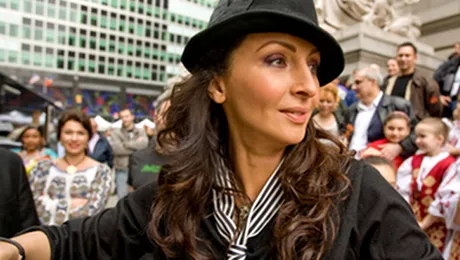 Mihaela Radulescu face echipa cu trupa Mandinga