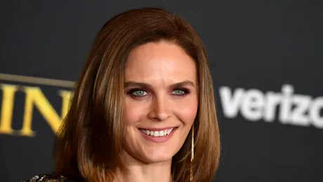 Emily Deschanel va juca în serialul Netflix „Devil in Ohio”