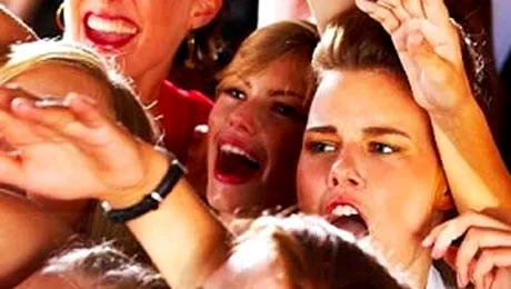 Vezi ce face fata vecinului tau la un concert rock (poze)