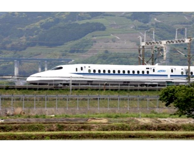 Tren de mare viteza japonez numit Hayabusa