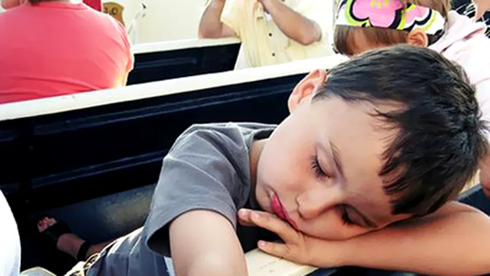 Un baiat de 5 ani a mers in somn pana la scoala