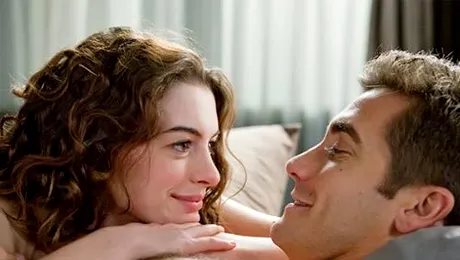 Anne Hathaway si Jake Gyllenhaal au pozat dezbracati