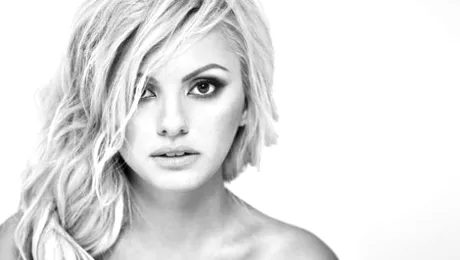 A făcut-o şi pe asta! Alexandra Stan a cântat în catalană