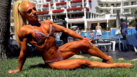 Românca asta e noua campioană europeană la Culturism şi Fitness! Incredibil cum arăta acum doi ani