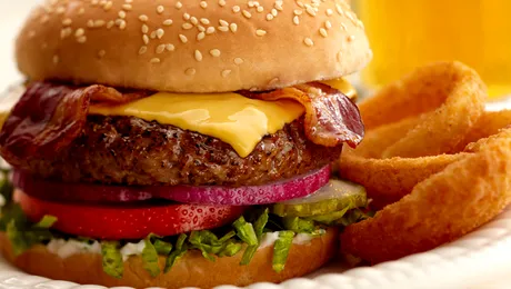 A sunat la 911 să ceară un cheeseburger