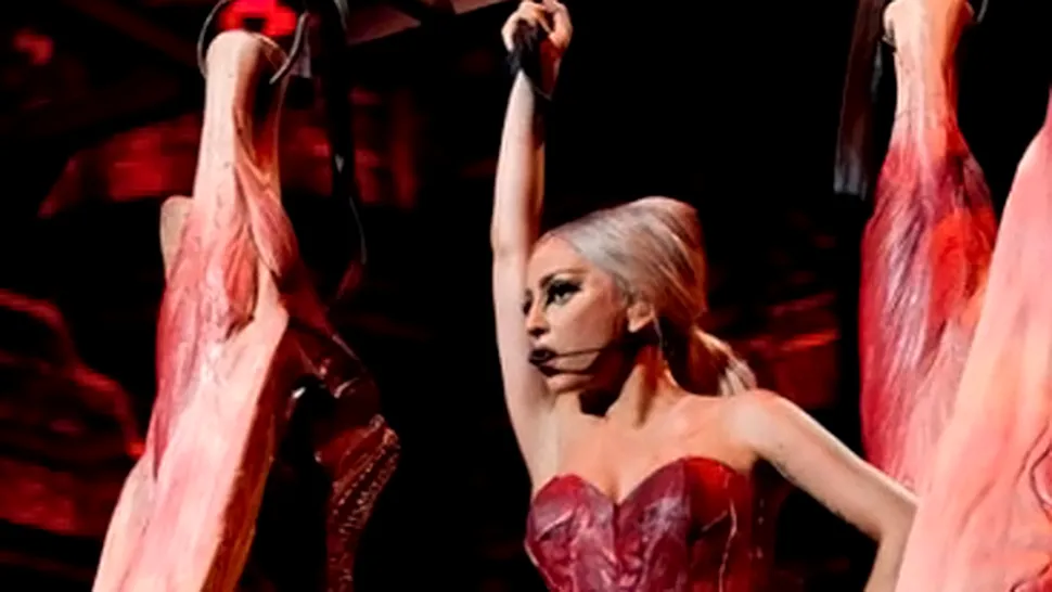 Lady Gaga a afișat o nouă rochie din carne, în Tokyo