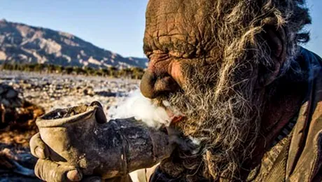 Așa arată NECURATUL! Bărbatul care nu s-a spălat de 60 de ani!