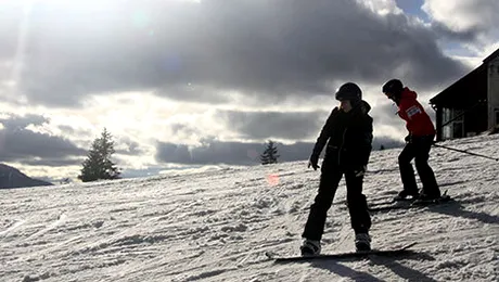 De ce practică românii sporturile de iarnă în Austria și Bulgaria
