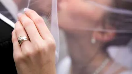 Singura Apocalipsa de ieri a fost ploaia de casatorii