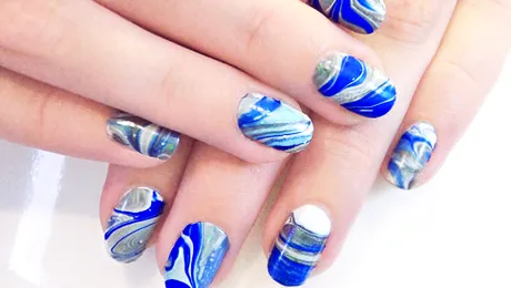 Cum să-ți faci unghii marble art, manichiura în apă (Poze & Video)
