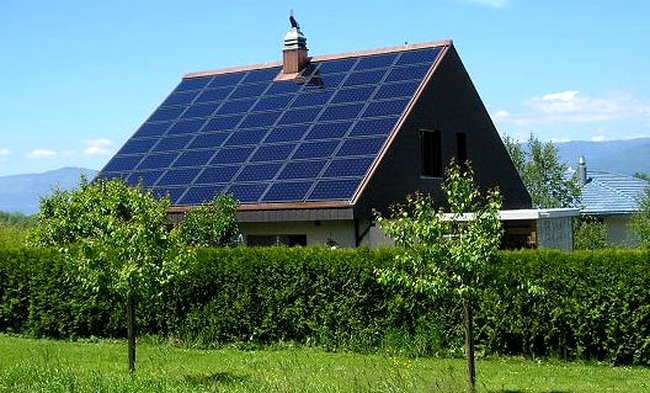 casa cu panouri solare