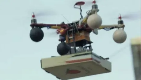 A fost livrată prima pizza din lume cu ajutorul unei drone! (Video)