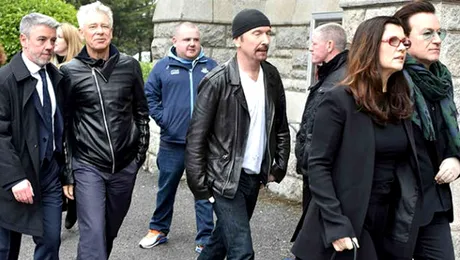 Bono, primul concert după accidentul din 2014! U2 a cântat la o înmormântare!