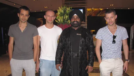 Trupa Akcent are multi fani in India