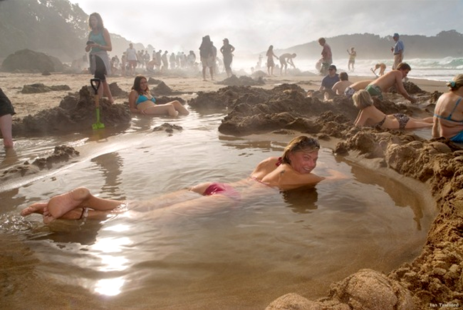 Plaja fierbinte din Noua Zeelandă