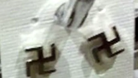 Autoritatile din New York sunt suparate din cauza unor cercei in forma de svastica